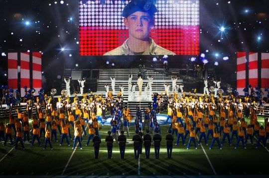 'Billy Lynn - un giorno da eroe', Tutti vogliono un pezzo di Billy il soldatino accolto come eroe