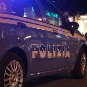 Violenze, incendi, sequestro di persona: arrestato a 17 anni a Caltanissetta