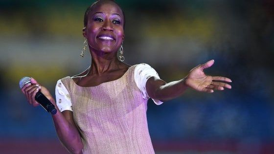 Rokia Traoré in fuga dalla giustizia francese, è tornata in Mali: "Non sono una terrorista"
