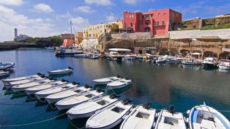 A Ventotene torna Gita al Faro: quattro giorni tra libri, memoria e racconti ispirati all’isola