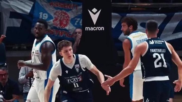 La Fortitudo travolge Ruvo, festa per 5mila al PalaDozza