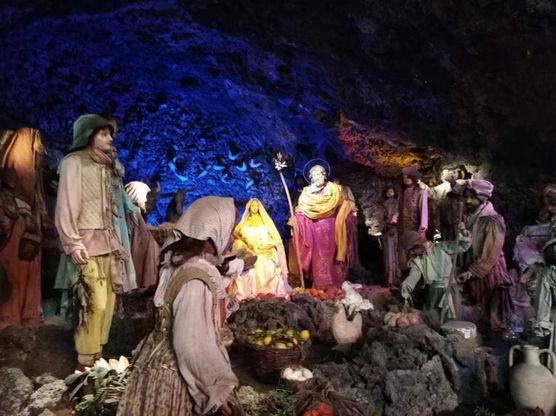 Acireale, il presepe del '700 all'interno della grotta vulcanica