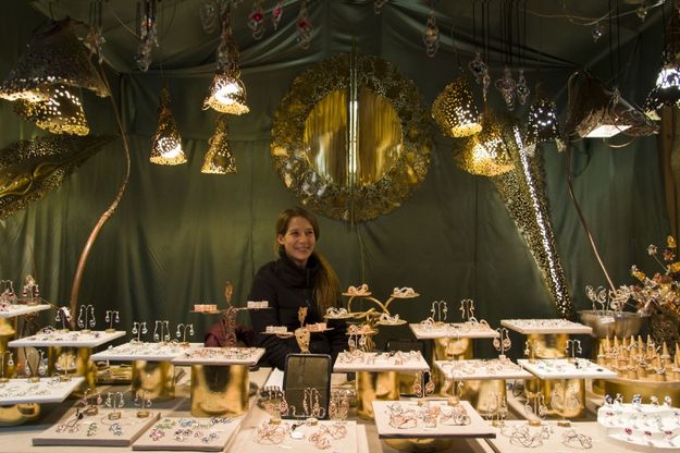 Champs-&Eacute;lys&eacute;es, non solo lusso: la magia dei mercatini natalizi