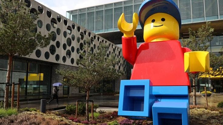 Lego, una montagna di plastica per una valanga di utili