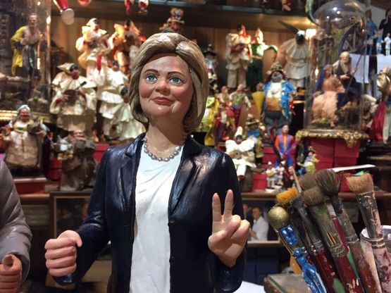 Clinton-Trump: il duello presidenziale si combatte anche nel presepe napoletano