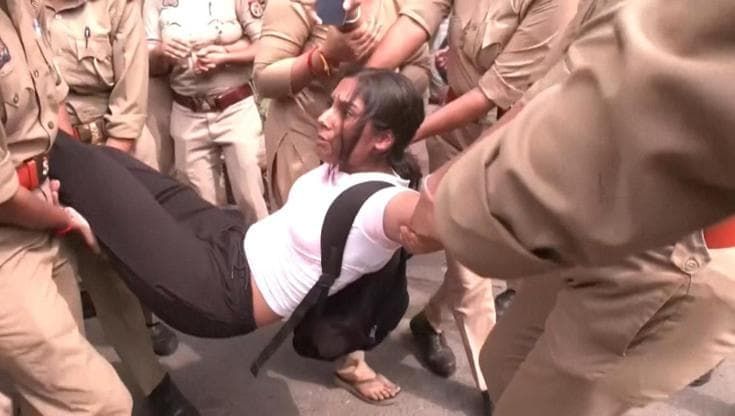 Proteste in India, manifestanti picchiati e arrestati. Cancellati in 130 milioni da liste elettorali