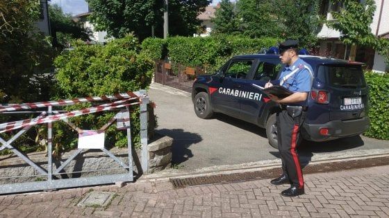 Bologna, cade cancello: bimba rimane incastrata ma è salva