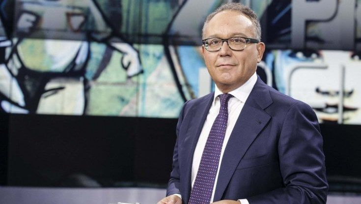Varriale, parla l'ex compagna: "Ogni volta che suonava il citofono sentivo le sue mani intorno al collo"