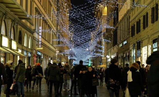 Tredicesime, meno della met&agrave;per lo shopping natalizio