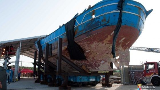 Migranti, la Giornata per le vittime del mare: il "barcone degli innocenti" tra Milano e Bruxelles 