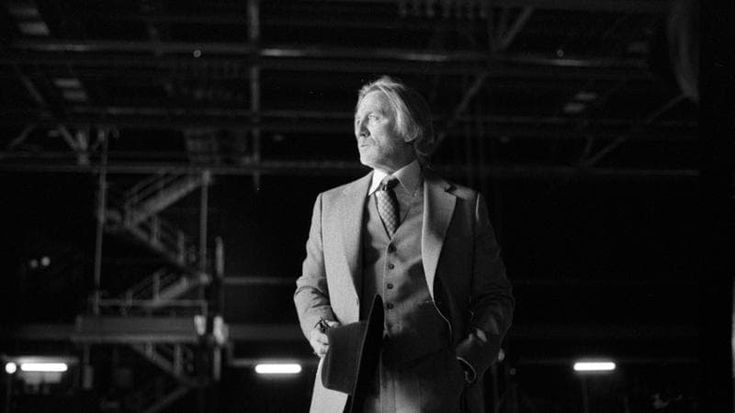 “Wake up dead man: a knives out mystery”, il delitto perfetto di Netflix: la vittima è il cinema