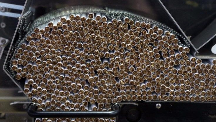 Sigarette, rincari fino a 36 centesimi per i prezzi con l'aumento delle accise 