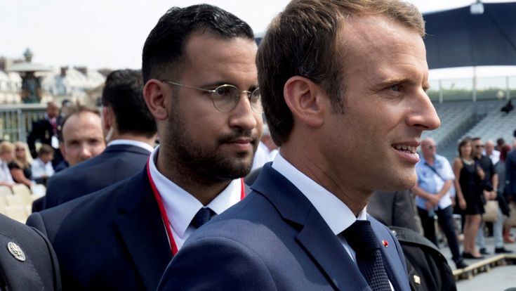 Se Macron cade dal cielo