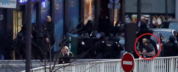 Strage di Parigi, colpito cuore Europa. Doppio blitz uccide i terroristi, ma incubo jihad rimane