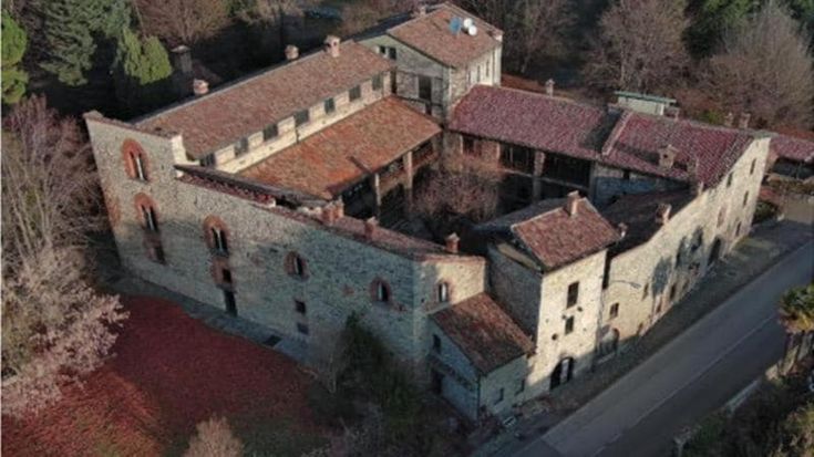 Castello di Pomerio, la dimora del padre di Carlo Magno ai Sossnovsky Parravicini per 1,58 milioni