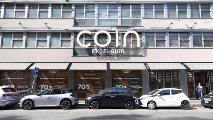 Chiude lo storico Coin di corso Vercelli, al suo posto case di lusso. Ma i lavoratori sono salvi