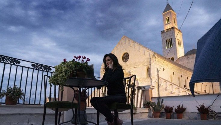 Lolita Lobosco, a Bari un tour guidato sui luoghi della commissaria più amata d'Italia: '10 euro per visitare casa e questura'
