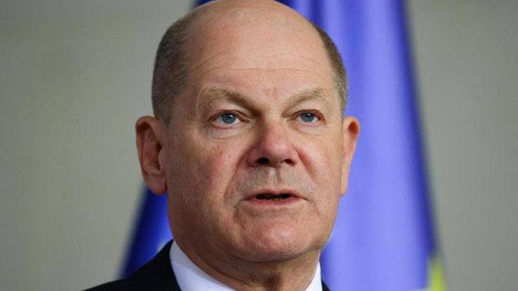 Germania, sotto accusa il posizionamento di Scholz sulla Russia: gli storici scrivono al premier “è erratico e sbagliato”