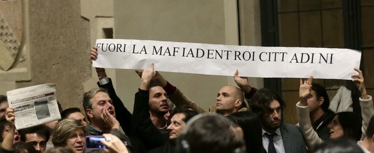 Mafia capitale, rissa in Campidoglio per l'elezione del nuovo presidente dell'Aula