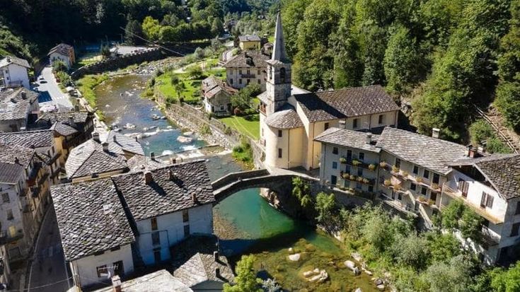 Dall’Adda alla Sardegna, l’Italia dei borghi si svela grazie a venti progetti di giovani artisti