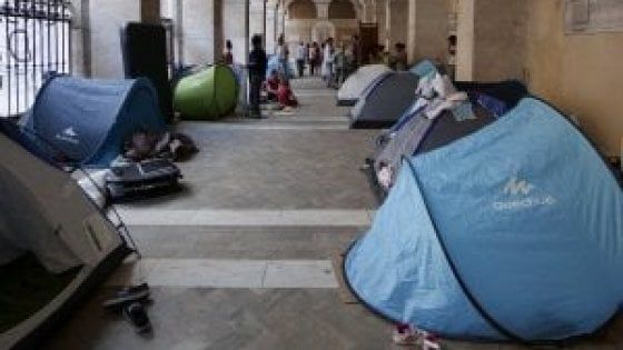 Gli sgomberati di Santi Apostoli all’assessora: "Noi dimenticati"