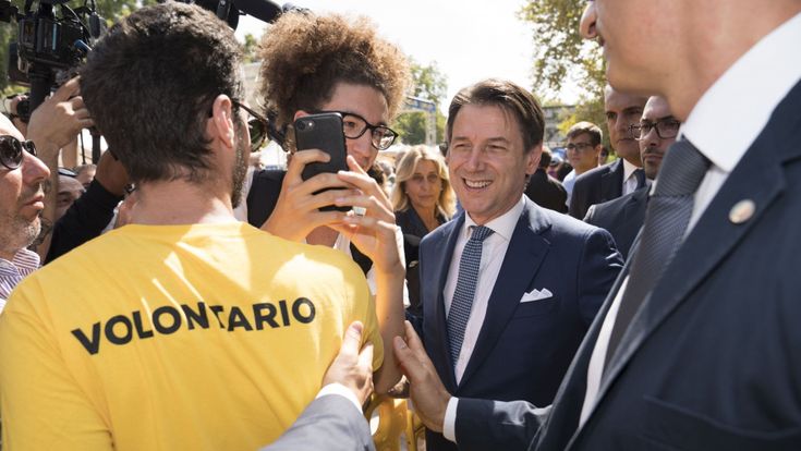 Conte sfida la platea della destra: “Chiedete a Salvini perché è isolato”