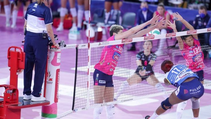 Volley donne, Conegliano piega in rimonta Novara sotto gli occhi di Mattarella: è la quarta Coppa Italia