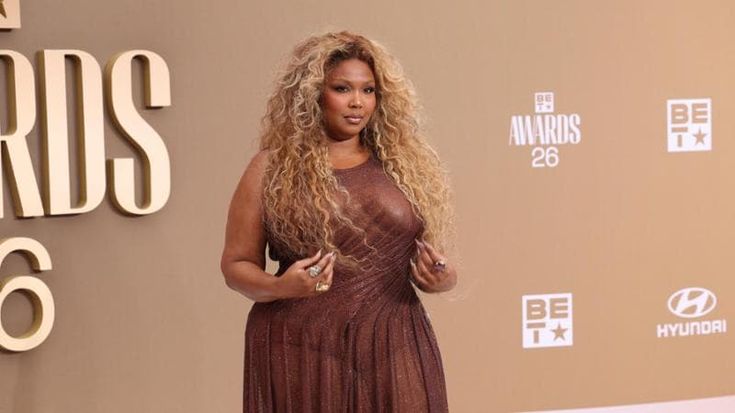 Lizzo, il nuovo album “Bitch” è un flop. “È stato devastante, ma sono fiera di me”