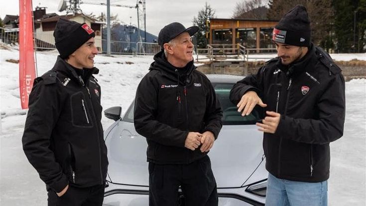 Bagnaia contro Marquez, la sfida dei campioni Ducati con l’Audi RS e-tron GT a Campiglio. Il video