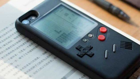 iPhone, quella custodia è un Game Boy