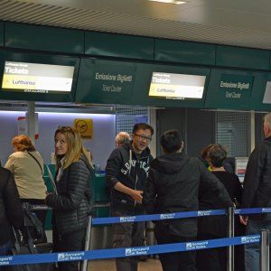 Momenti di tensione a Fiumicino, evacuato T3 ma era falso allarme. Aereo in arrivo da Usa chiede codice di emergenza