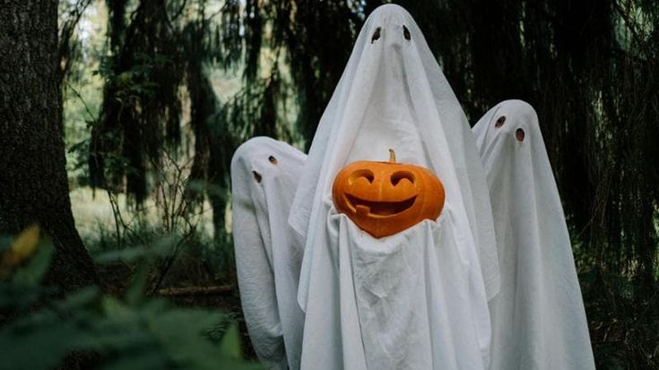 Chi ha detto che Halloween è una festa americana? Ecco le antiche usanze italiane legate ai morti