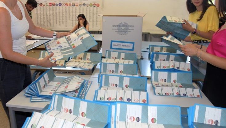 Elezioni comunali 2022, ballottaggi: 2 milioni al voto per 65 sindaci. Rischio astensione