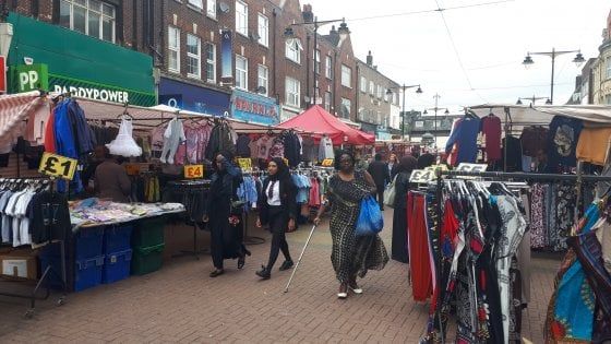 Nel seggio di Barking, il "quartiere peggiore d'Inghilterra" dove incubava l'odio dei terroristi