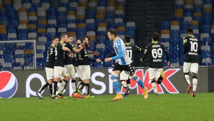 Napoli-Spezia 1-2, azzurri spreconi, Pobega firma l'impresa in dieci