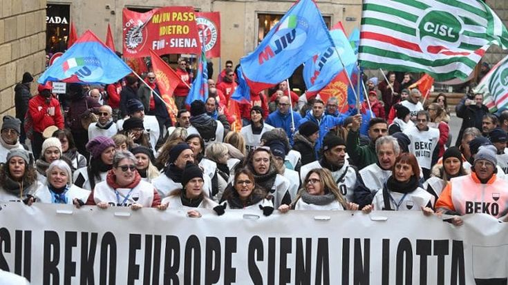 In fabbrica tira aria di crisi. Per 118 mila lavoro a rischio
