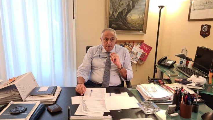 Comunali a Palermo: Cascio a un passo dal ritiro, poi frena. Galeotto l'sms di Lagalla: "Il dado è tratto"