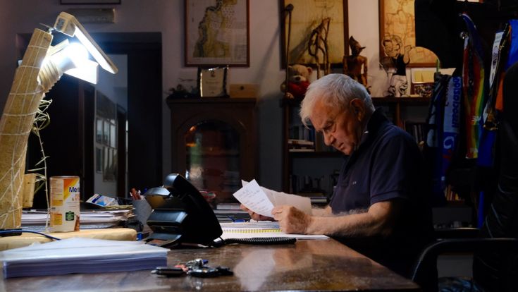 L’ultima battaglia di don Mazzi: “Non mi sfratterete da parco Lambro”