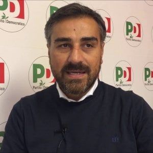 Il segretario provinciale Pd di Novara si dimette dall'incarico via Whatsapp