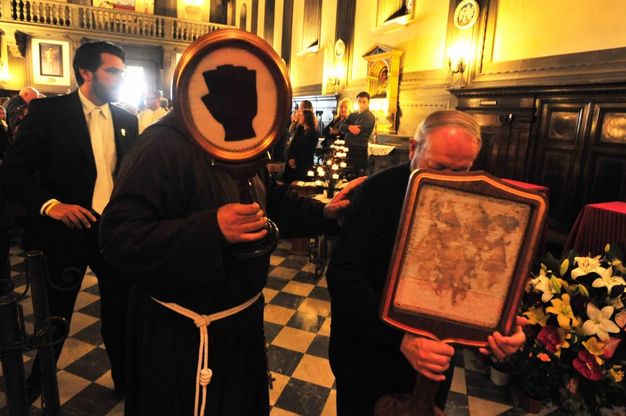 Firenze, folla di fedeli per le reliquie di Padre Pio