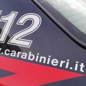 Insulti online, minacce e botte a una coetanea: denunciate due ragazze di 17 e 18 anni 