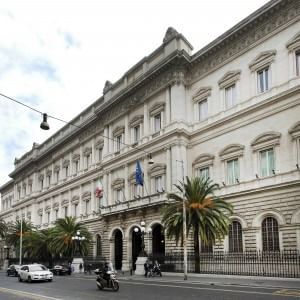 Debito pubblico: 66 miliardi in pi&ugrave; nel 2014, ma cala a dicembre
