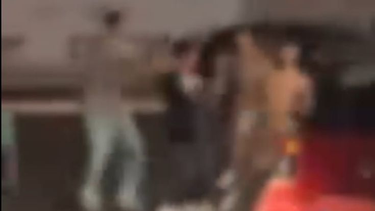 Fiesta, la riapertura della discoteca dopo gli spari è già un caso: pr aggredito con mazze e bastoni