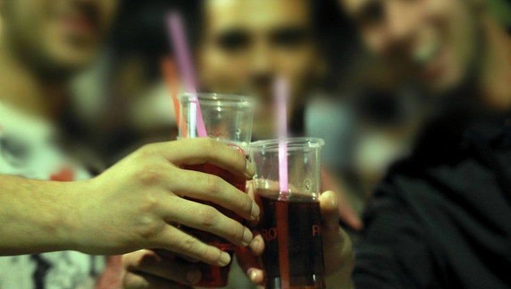 Bologna, festa di laurea in terrazza: multati 10 studenti