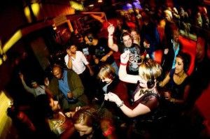 Rimini, ecco la "Molo street parade":<br />ottanta dj su dodici pescherecci