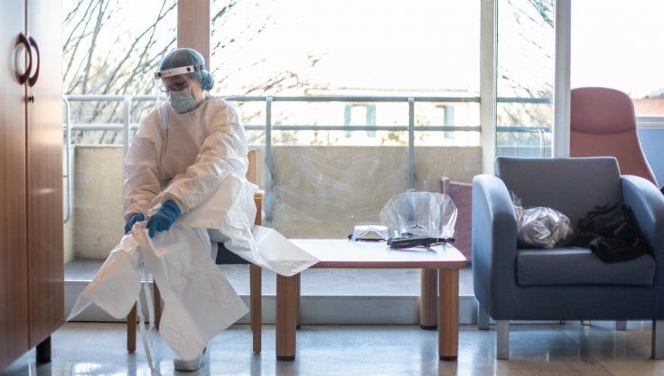 Covid, in Piemonte il tasso di positività crolla all'1 per cento. Calano ancora i ricoverati: meno 30 in un giorno