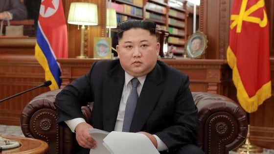 Nord Corea, il messaggio di Kim: "Se gli Usa non revocano le sanzioni, ripenseremo l'accordo nucleare"