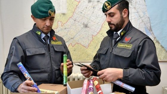 Cinquemila bastoncini d'incenso cancerogeni sequestrati a Ravenna