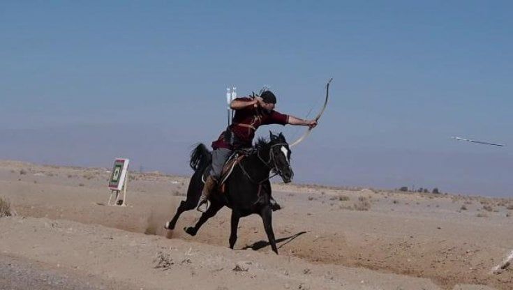 Le tre vite di Mihai, il campione mondiale di tiro con l’arco a cavallo
