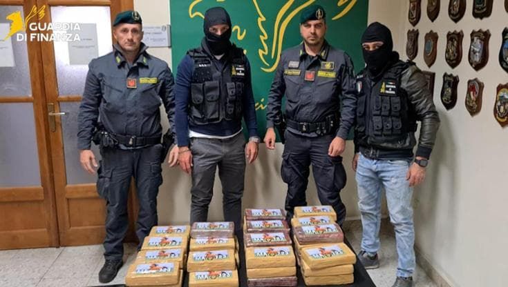 Catania, blitz della guardia di finanza al porto: società di servizi agevolava traffico di cocaina